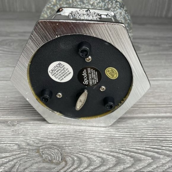 Spode Christmas tree and Santa snow globe music box I wish you a merry Christmas - Picture 8 of 9